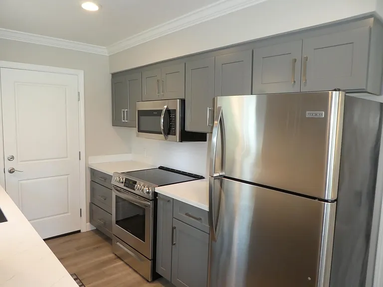 1605 Redwood Ave — Photo 11