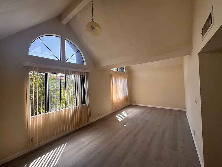 720 Orange Grove Ave #16 — Photo 1