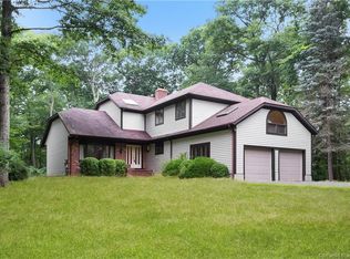 17 Hillcrest Ct, Ridgefield, CT 06877
