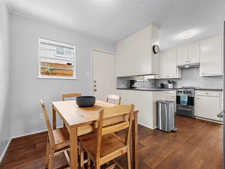 2203 Ventura Dr #B — Photo 11