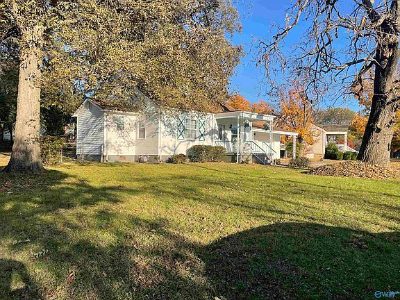 2nd image of 1931 Vanderbilt Cir SW