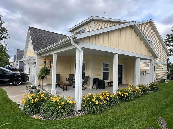 674 Terrace Point Dr, Muskegon, MI 49440