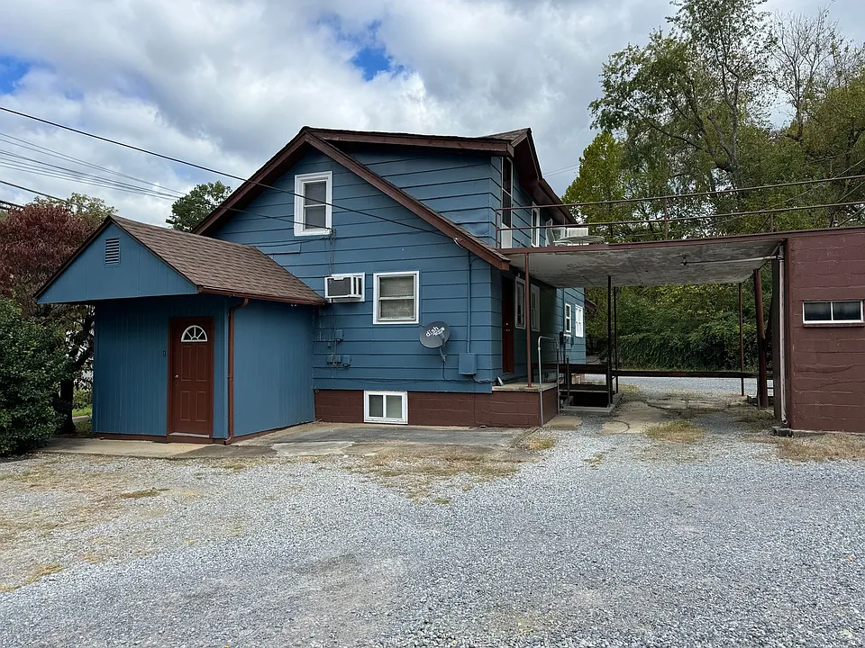 1105 Bloomingdale Pike
