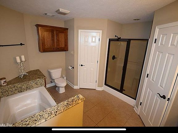4th image of 38 Southwind Blvd