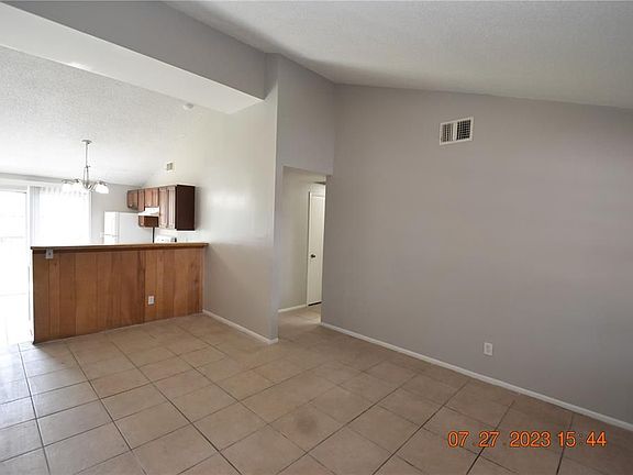 4th image of 10103 Royal Acres Ct