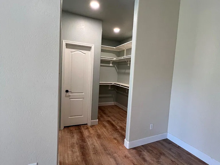 1733 W Commerce Ave — Photo 23