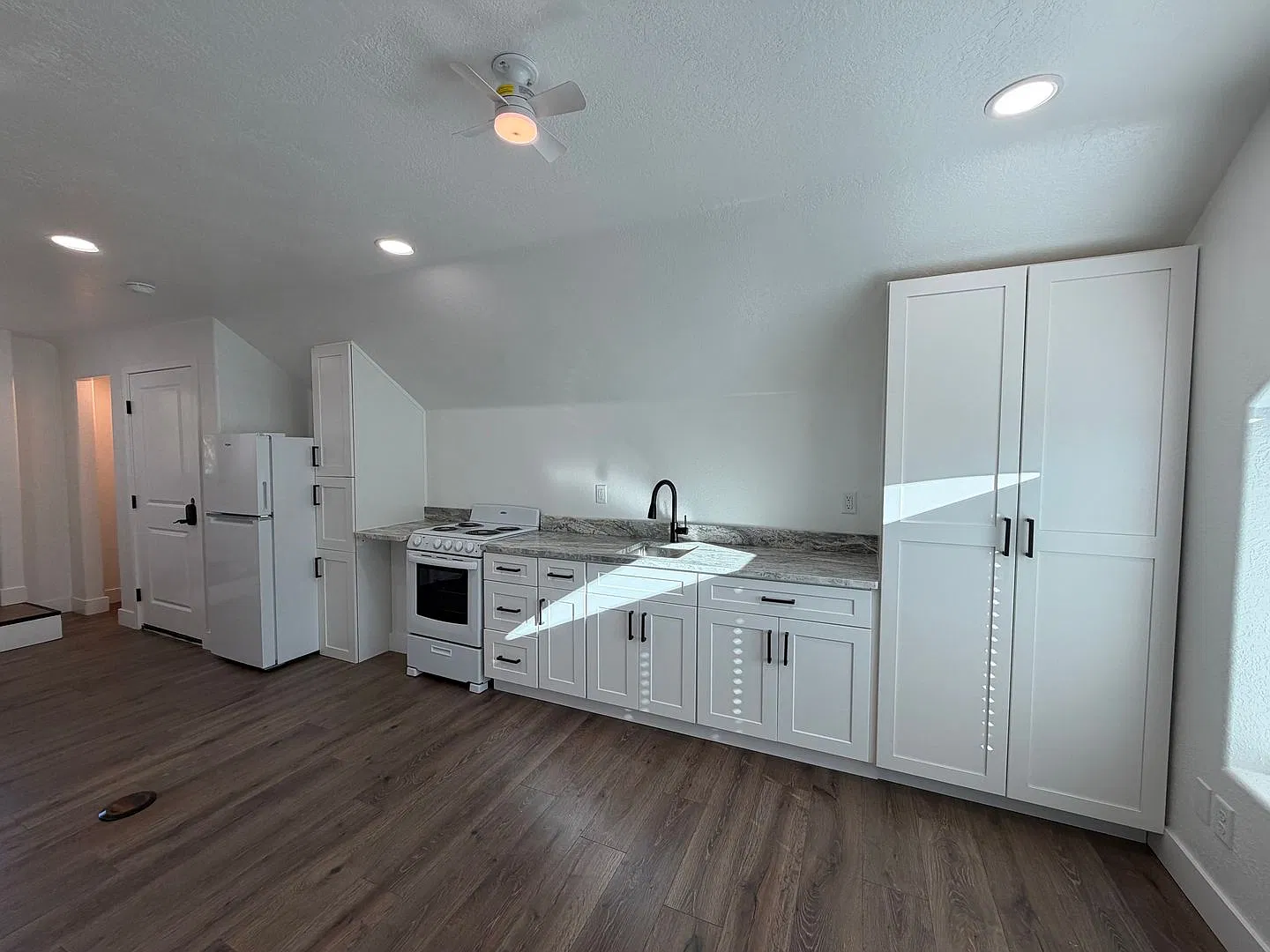 Upstairs Studio Apartment In Hurricane For Rent! — Photo 4