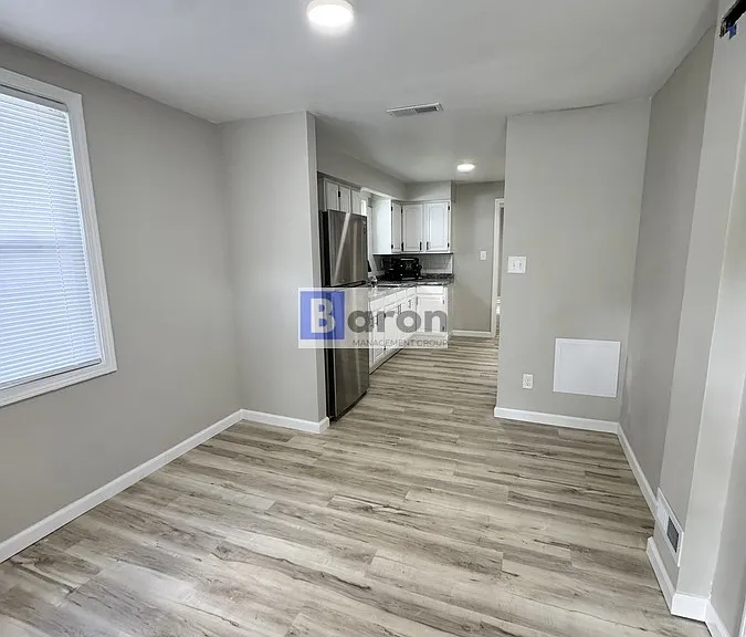 2923 Smalley Ave — Photo 3
