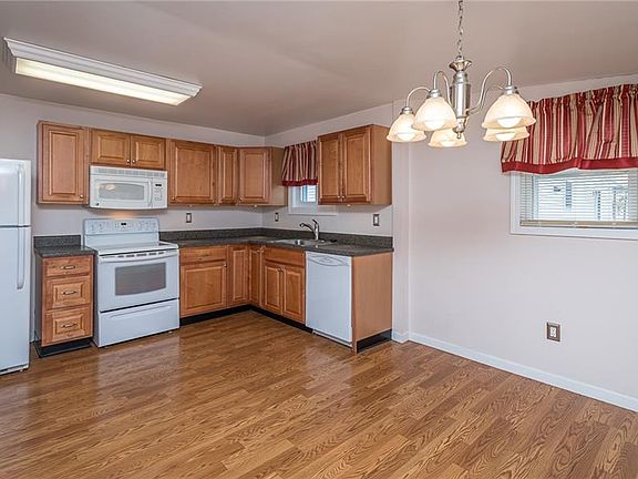 4th image of 1389 Orchard Heights Dr