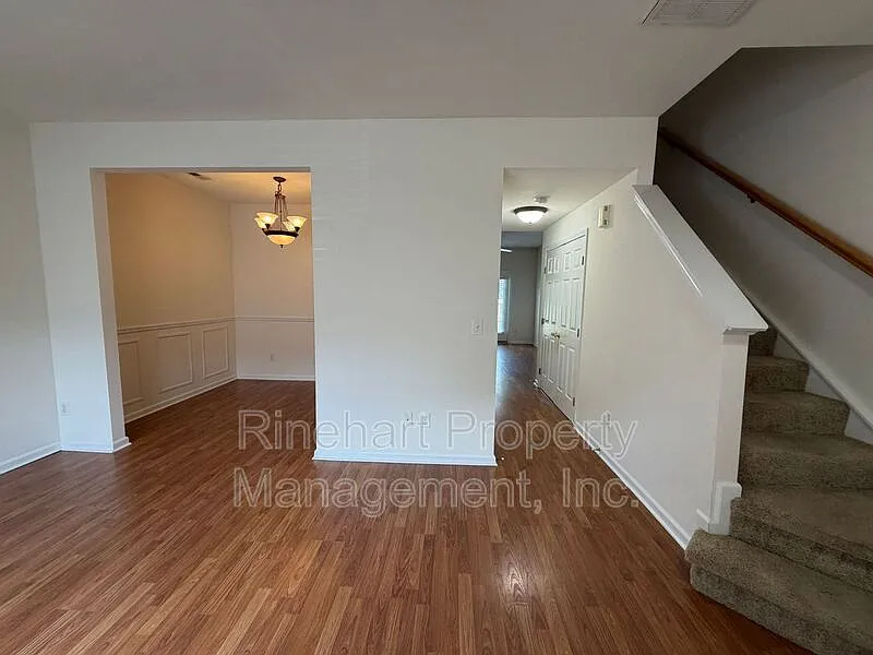2 bed, 2.5 bath, 1350 sqft, $1,775 — Photo 2