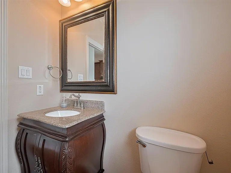 1419 Thompson St — Photo 22