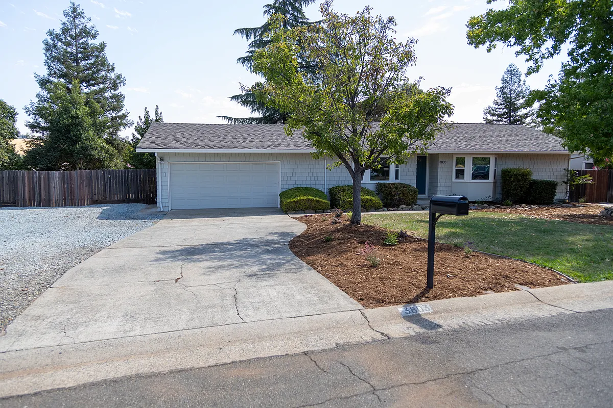 Building Photo - 3803 Yellowstone Ct