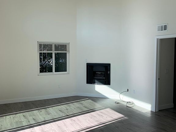 3rd image of 1943 Tamarind Ave APT 208