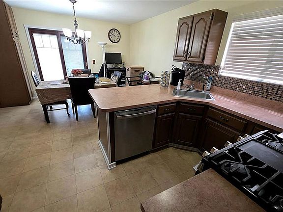 4th image of 15 Bergen Beach Pl #1