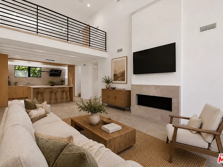 917 Hilldale Ave #1/2 — Photo 1