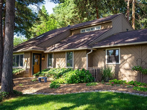 8971 Highland Dr, Freeland, MI 48623