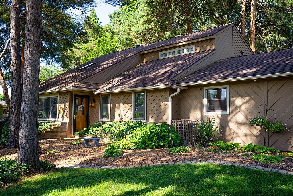 8971 Highland Dr - Property Image