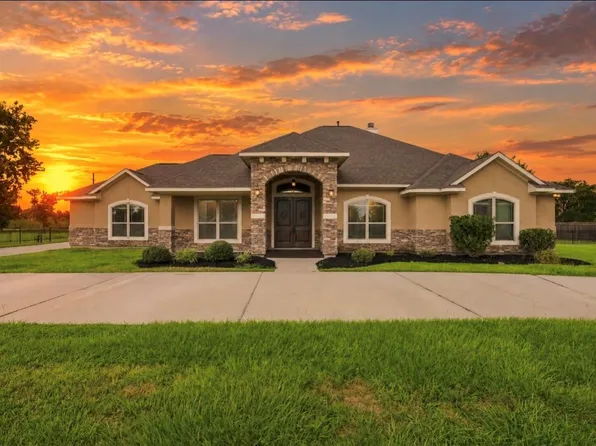 8999 Water Point Dr, Beach City, TX 77523