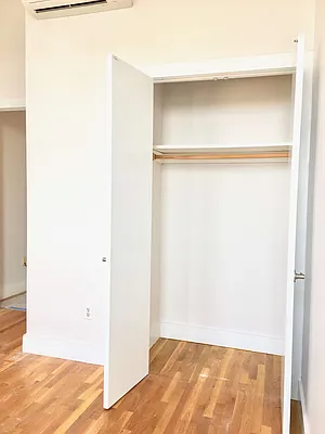 Rented by Manhattan Management LLC | media 90