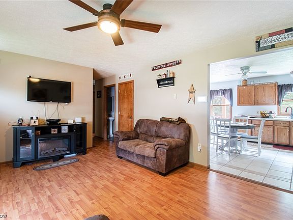 4th image of 1254 N Ellsworth Ave