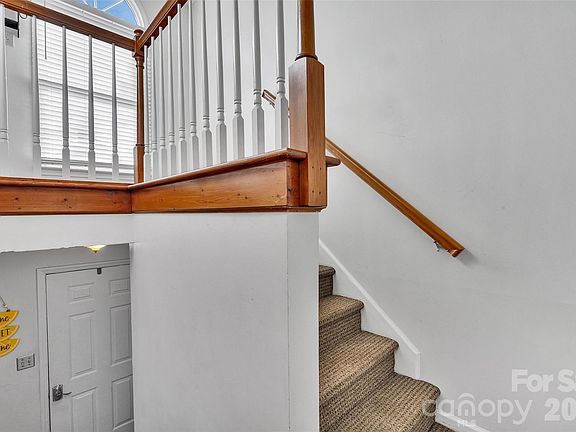 3rd image of 1741 Robinwood Rd