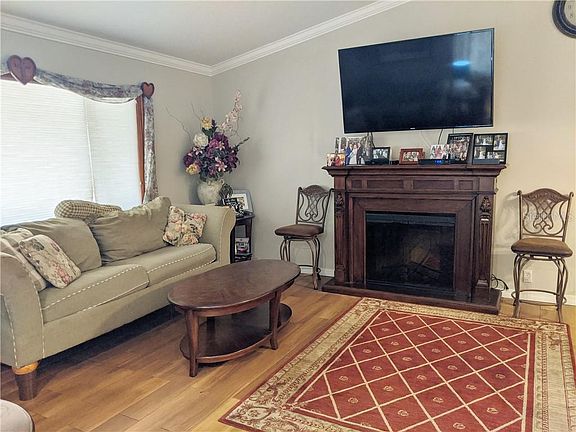 5th image of 152 Holderness Dr