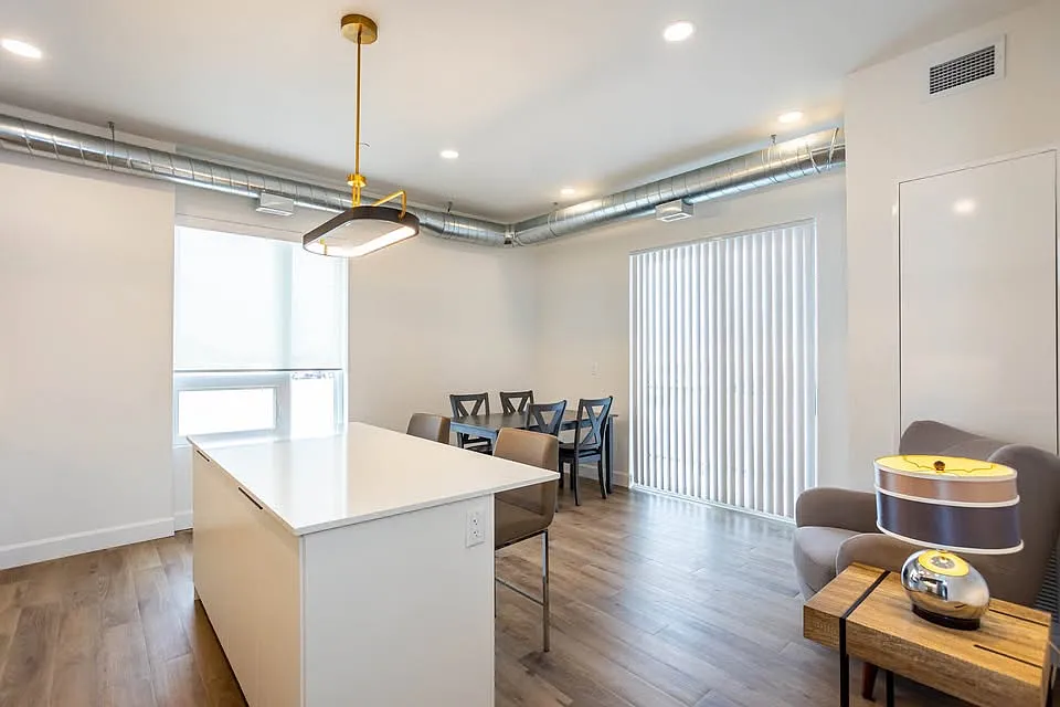 2 bed, $1,998 — Photo 2