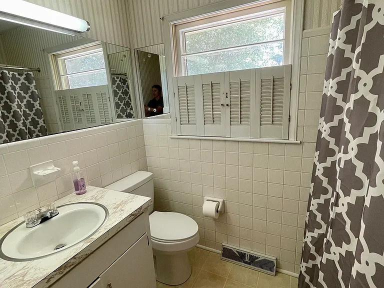 402 E L St — Photo 9