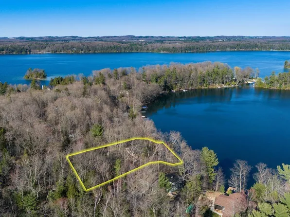 3072 Collier Rd, Traverse City, MI 49685
