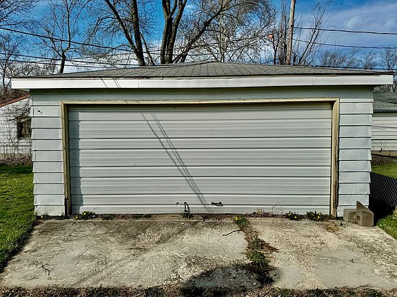 3rd image of 441 E Birch Dr