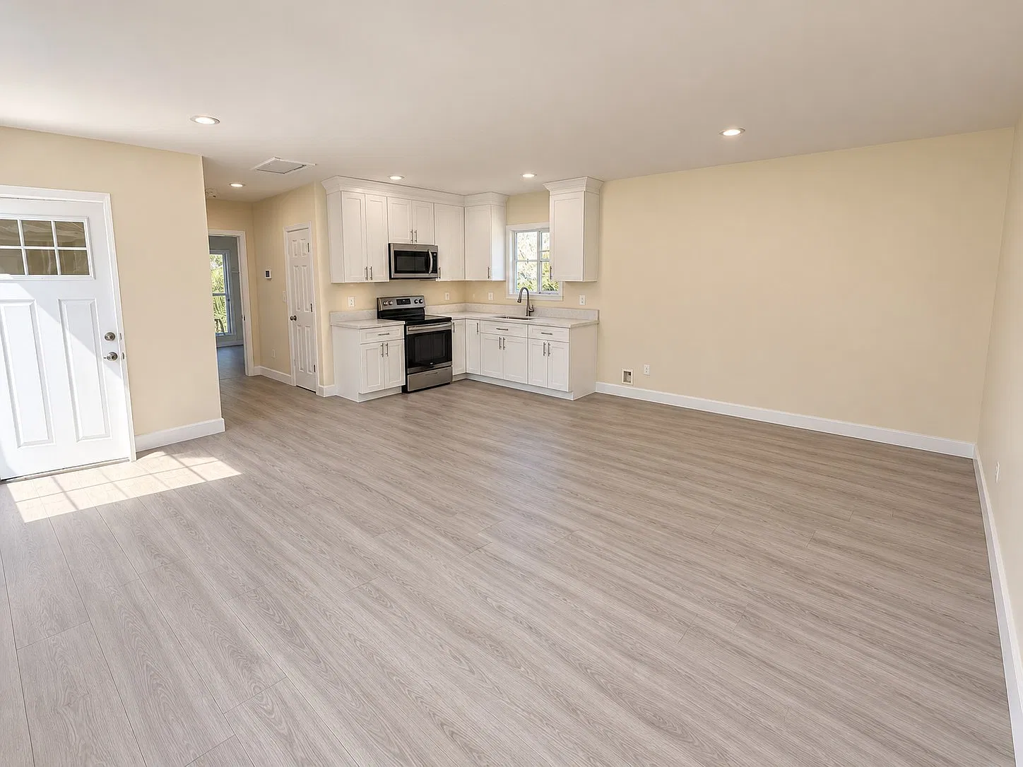 6843 Balboa Boulevard - 1 — Photo 4