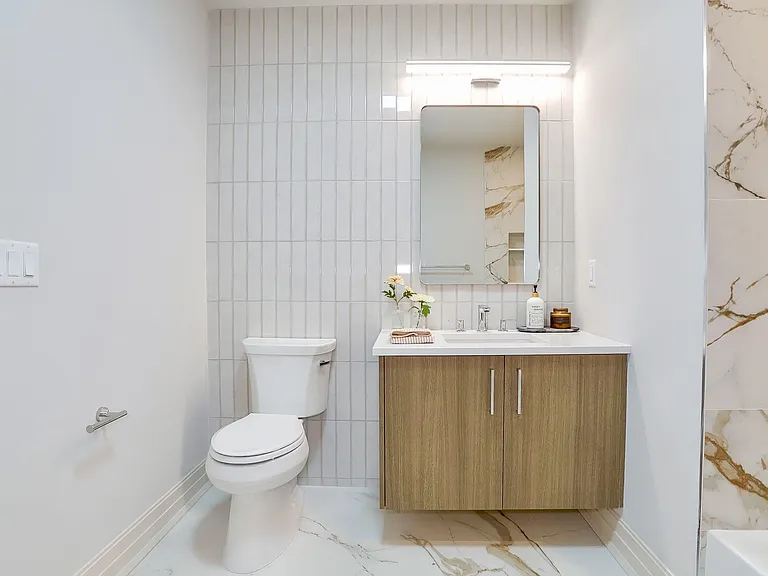 931 Madison St #405 — Photo 28