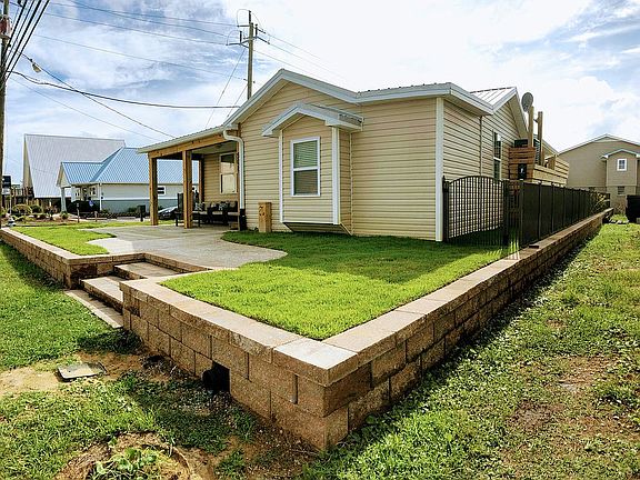 Stone wall 2 ft elevation