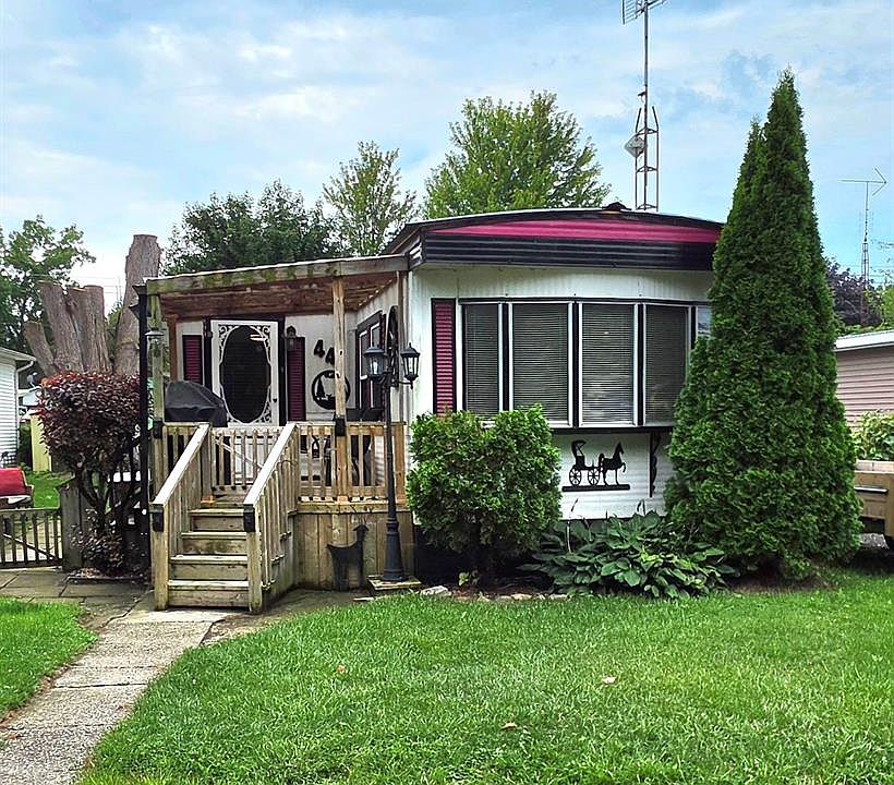 1st image of 9480 Longwoods Rd #44