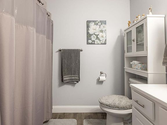 2nd image of 21 Gardenside Dr #10