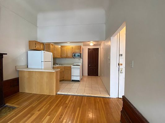 5th image of 148 W 76th St #2A3
