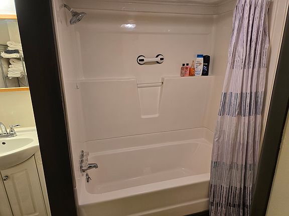 3rd image of 1239 Schiller Ave #1