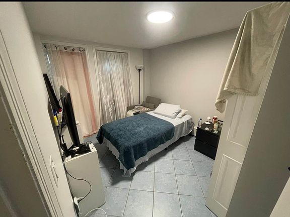 4th image of 2120 21st St APT 1