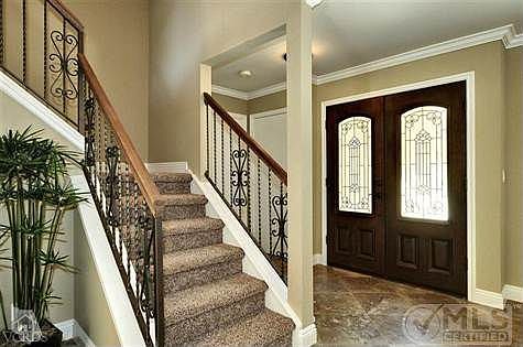3rd image of 352 W Avenida De Los Arboles