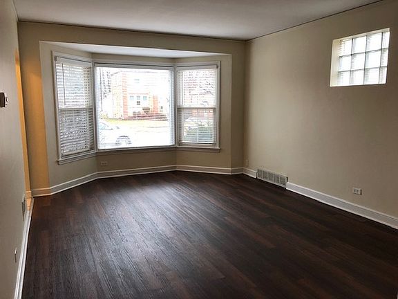 5th image of 9323 S Richmond Ave