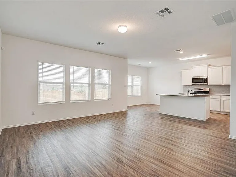 209 Majestic Cedar Dr — Photo 4