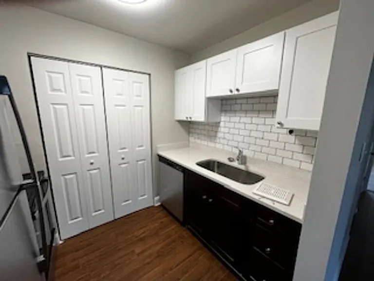 Courtyard Commons - Apartments on West Main — Photo 11