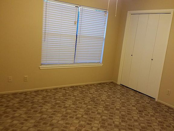 5th image of 909A Castle Heights Dr