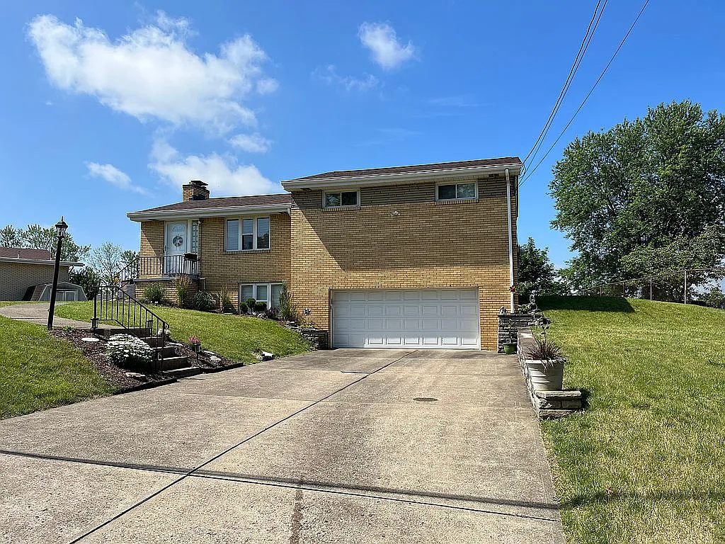 105 Macarthur Rd photo 1