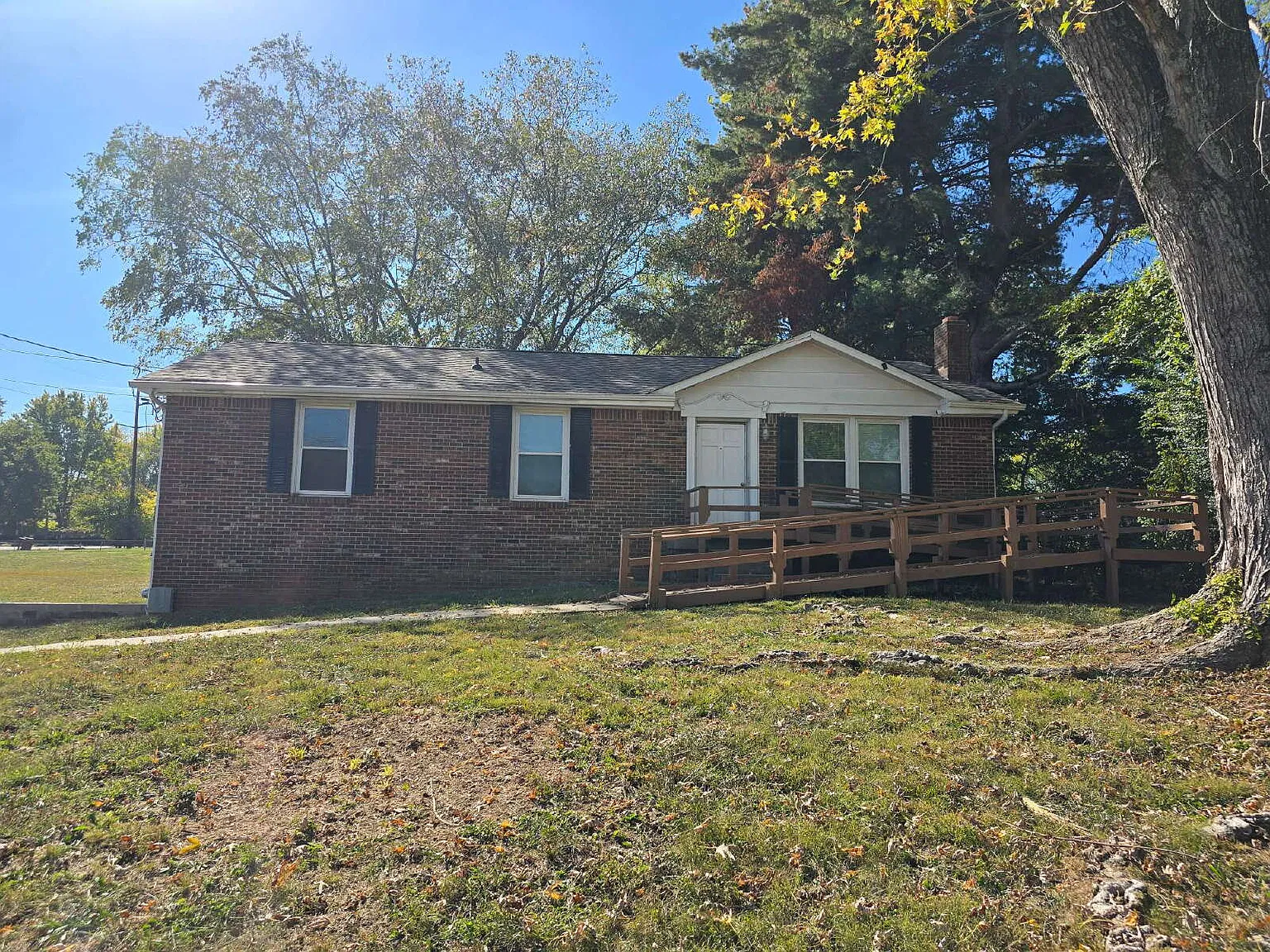3 bed, 1.5 bath, 1820 sqft, $1,395 — Photo 2