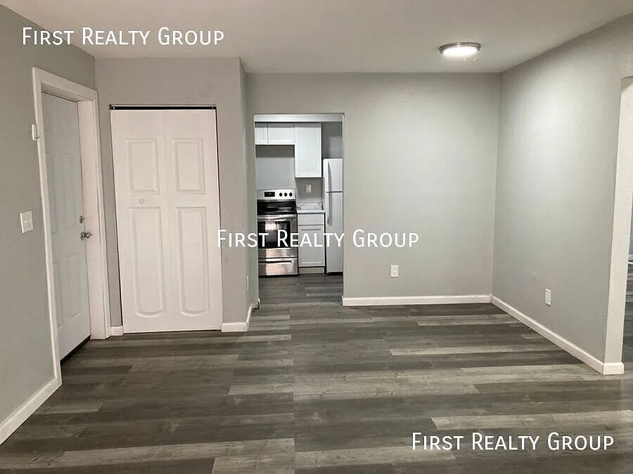2 Bedroom, 1 Bath Apartment for Rent, Move in Ready! — Photo 3