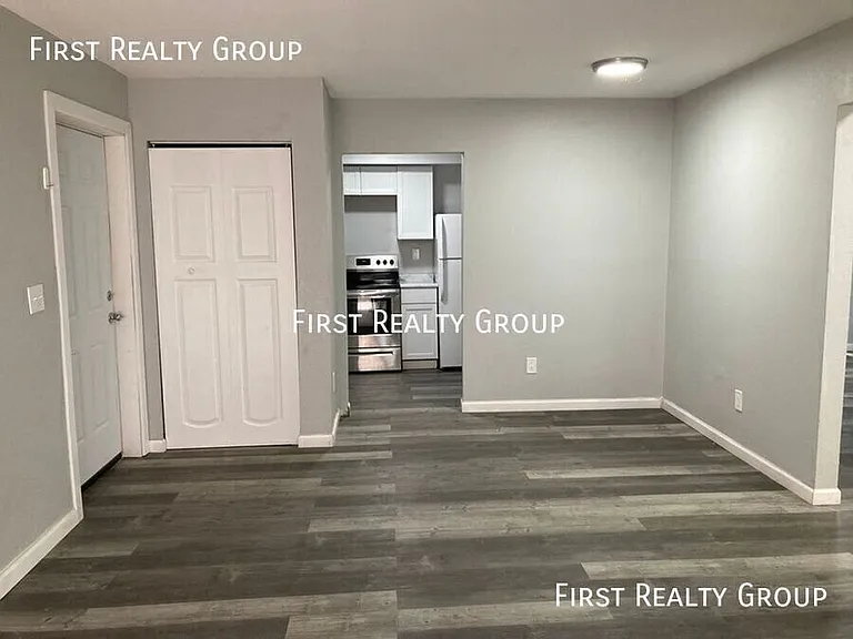 305 N Broadway St #3 — Photo 3