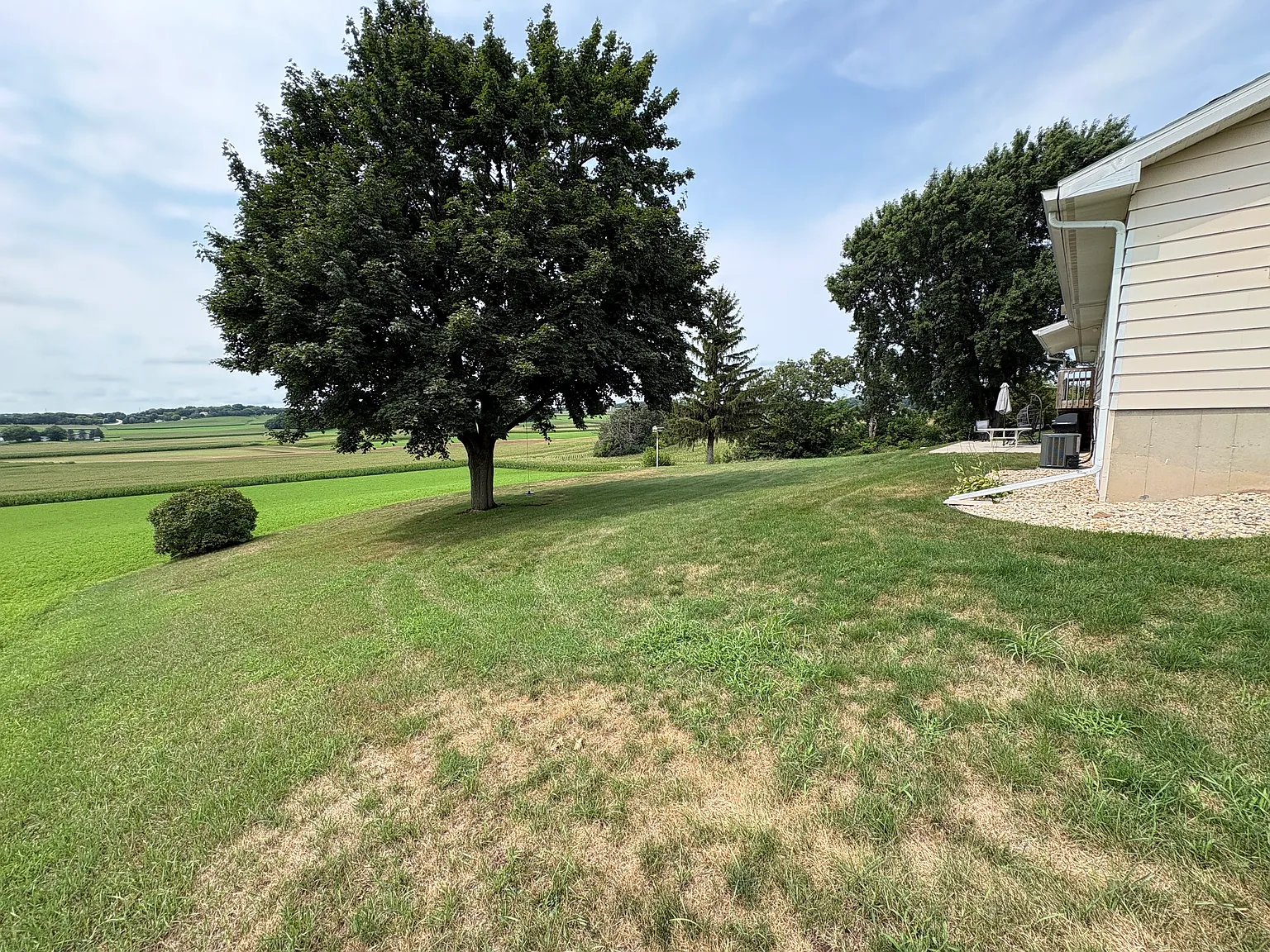 3 bed, 1500 sqft, $2,400 — Photo 3