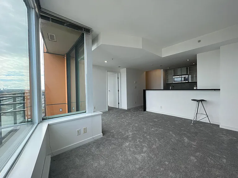 33 Smithe St #3301 — Photo 2