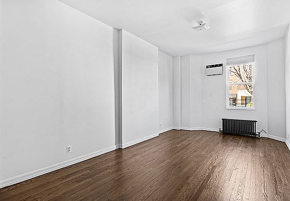 4th image of 729 6th Ave APT 1